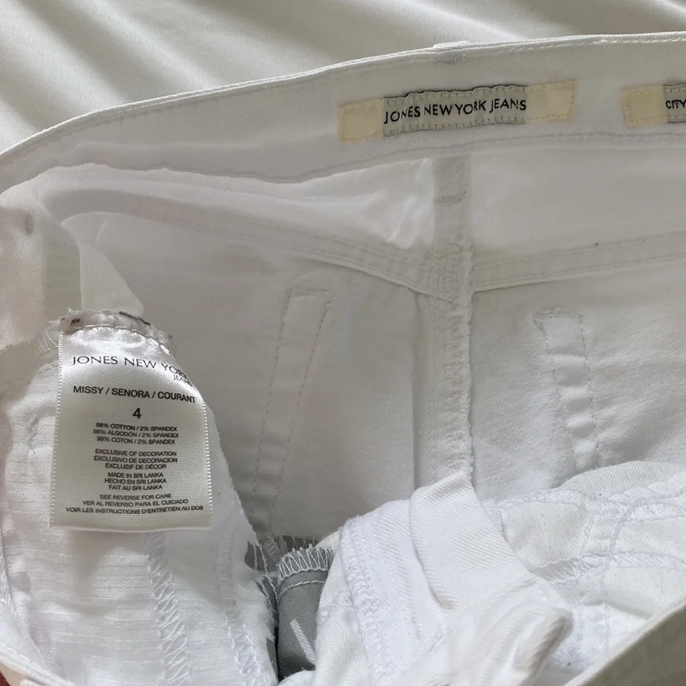 Women’s Capris Size 4 - Picture 3 of 3